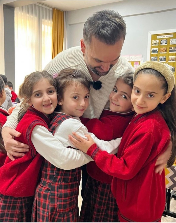 Bursa’da öğrencilere kitap, kitaplık ve oyuncak dağıtıldı